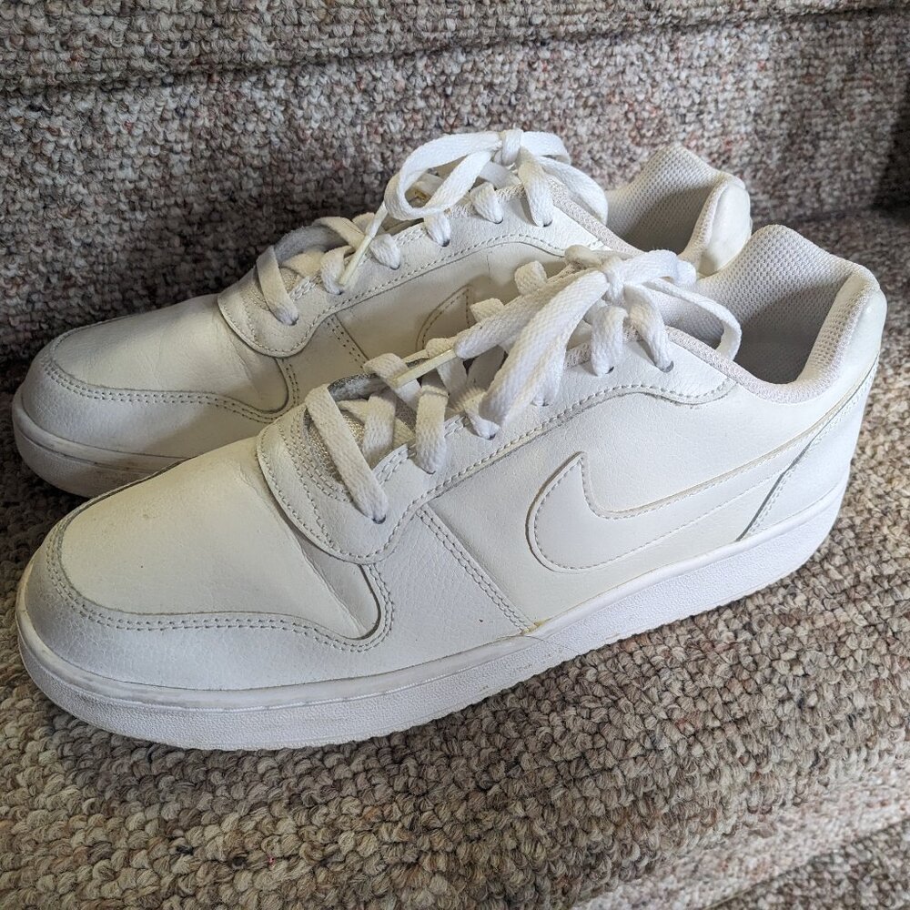 Nike tennis shoes